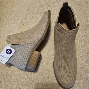 Ankle boots, Size 11 NWT